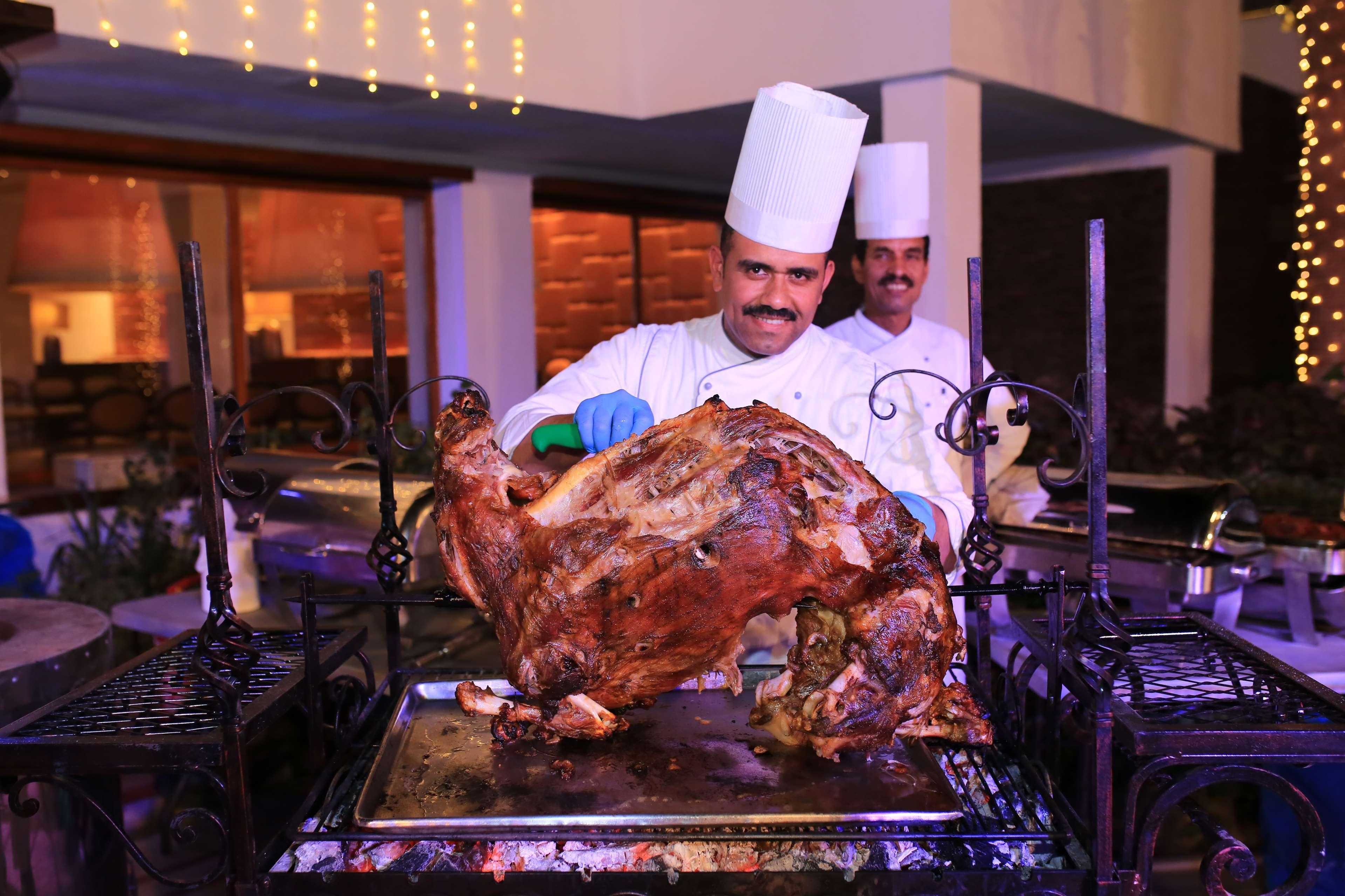 Hilton Luxor Resort & Spa Экстерьер фото A whole roast turkey